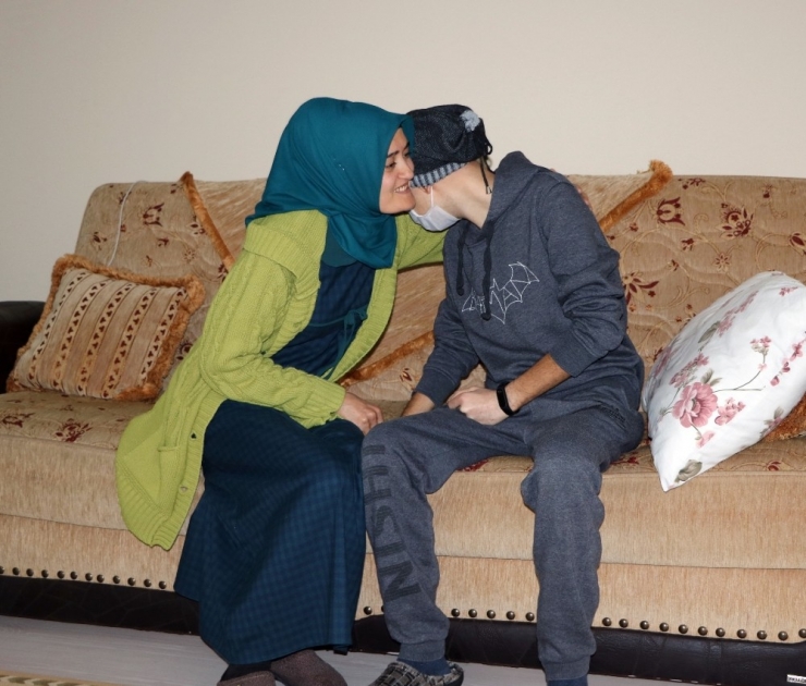 Eklem Romatizması Tedavisi İçin Gittiği Hastanede Lösemi Olduğunu Öğrendi