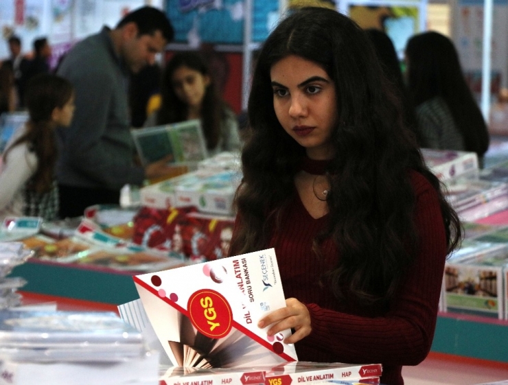 11. Çukurova Kitap Fuarı Kapılarını Açtı