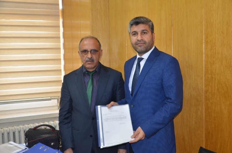 Ak Parti Yeşilyurt İlçe Başkanı Yalçınkaya Mazbatasını Aldı