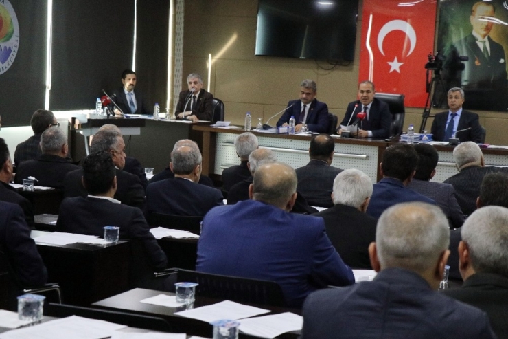 Adana Büyükşehir Belediyesi’nde ’Hizmet Sayısı’ Krizi