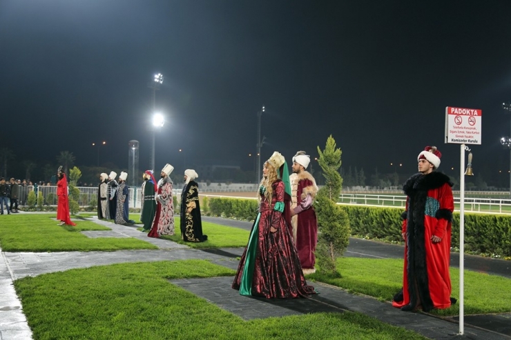 Osmanlı Saray Esvapları Hipodromda Sergilendi
