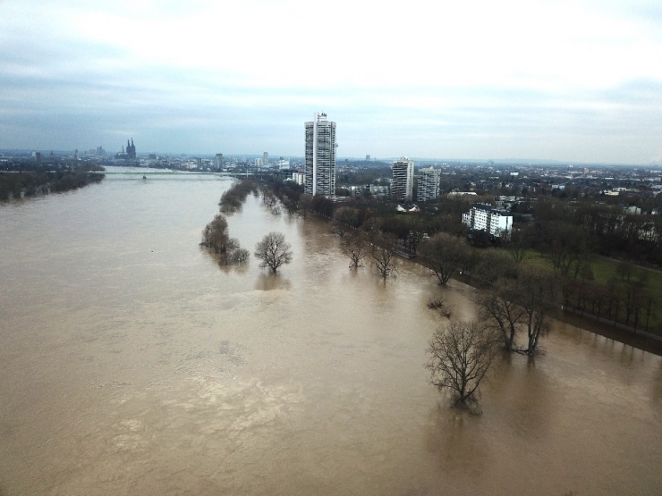 Almanya’da Ren Nehri Taştı