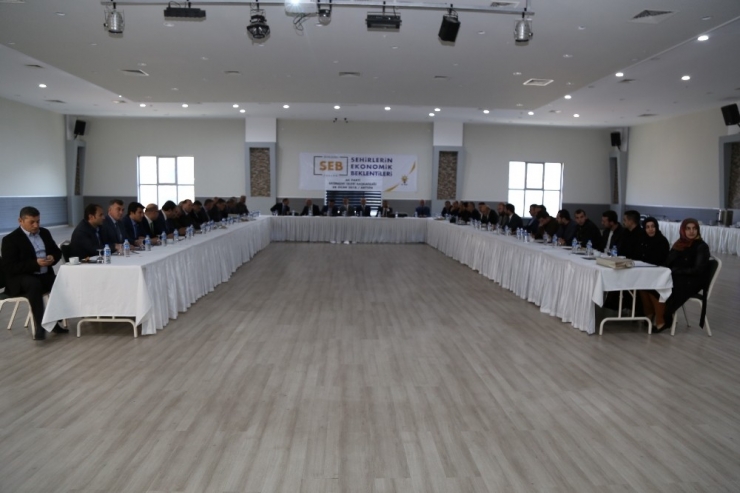 Artvin’de ‘Şehirlerin Ekonomik Beklentileri Paneli’ Gerçekleştirildi