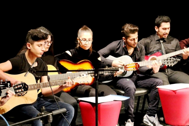 Aydın’da Barış Manço’nun Eserlerini Seslendirdiler