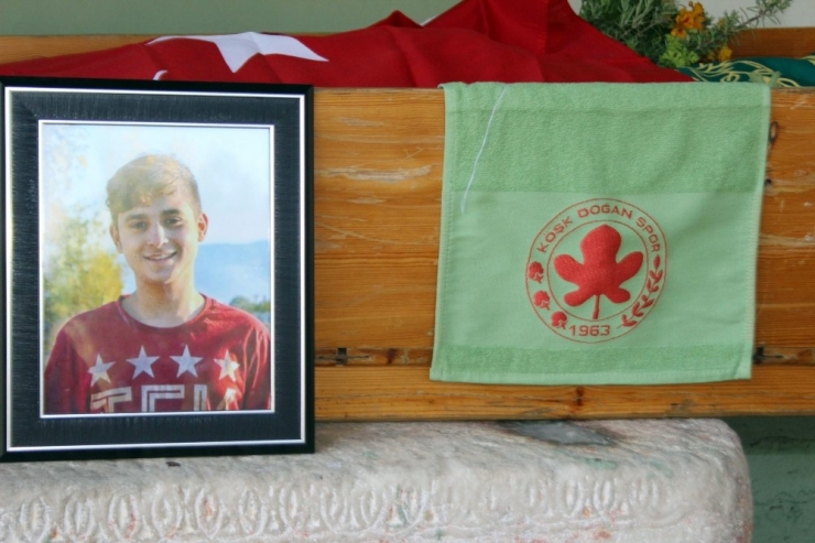 17 Yaşındaki Genç, Gözyaşları Arasında Son Yolculuğuna Uğurlandı