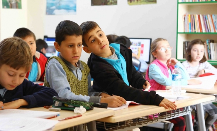 Bayraklı’nın Kütüphanelerine Tam Not