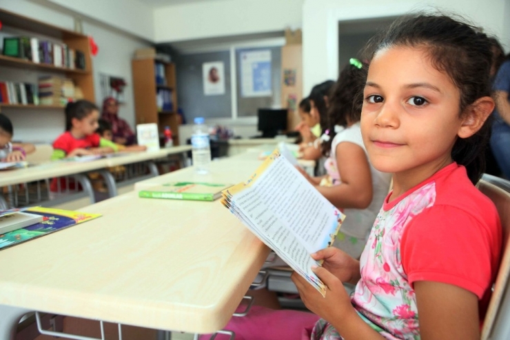 Bayraklı’nın Kütüphanelerine Tam Not