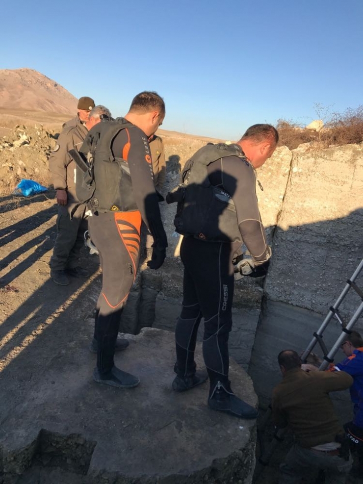 Burdur’da Su Kanalında Mahsur Kalan45 Karabatak Kurtarıldı