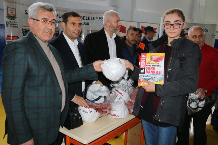 Viranşehir’de Öğrencilere Kitap Dağıtıldı