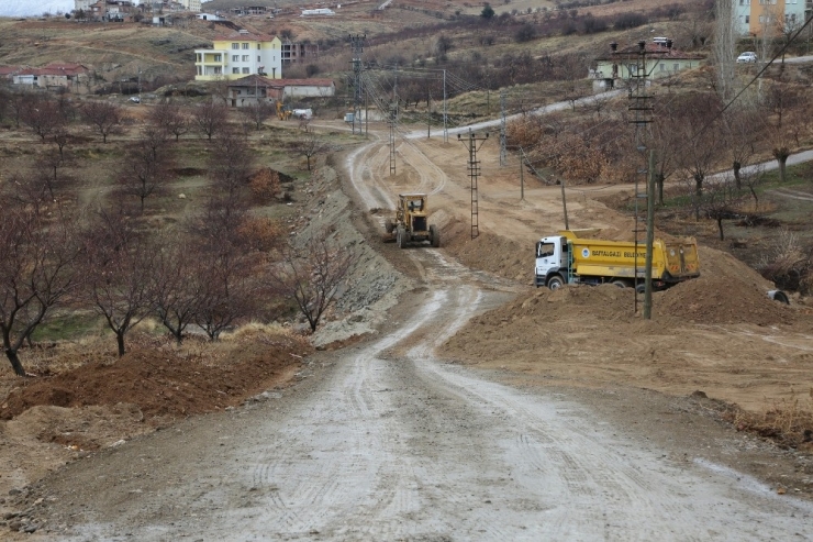 Çamurlu Mahallesinde Yol Açma Çalışmaları