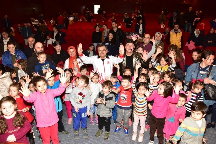 Çocuklar ’’Kukla Show’’ İle Gönüllerince Eğlendi