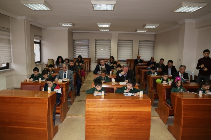 Dinç: "Kitap Okumak Boş Zaman Etkinliği Değildir”