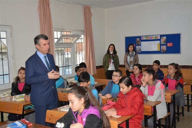 Kaymakam Sırmalı “Kitaplar, Hayatımızın Vazgeçilmez Birer Parçasıdır”