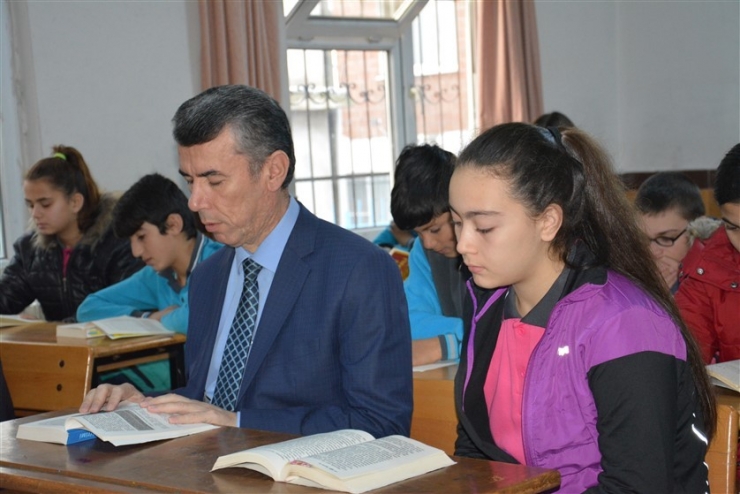 Kaymakam Sırmalı “Kitaplar, Hayatımızın Vazgeçilmez Birer Parçasıdır”