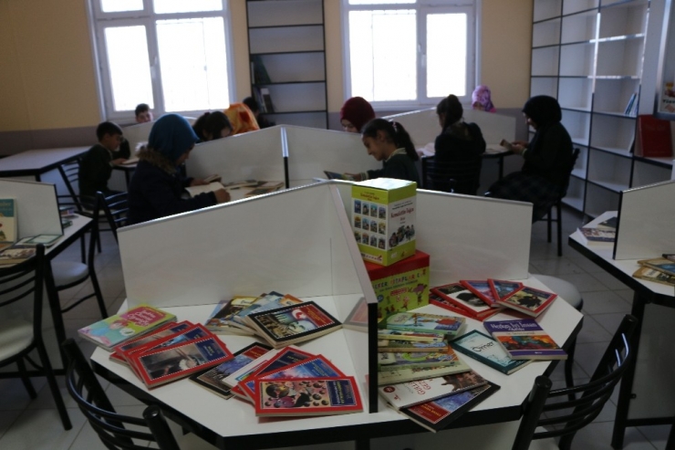 Elazığ’da Öğrencilere Kitap Desteği