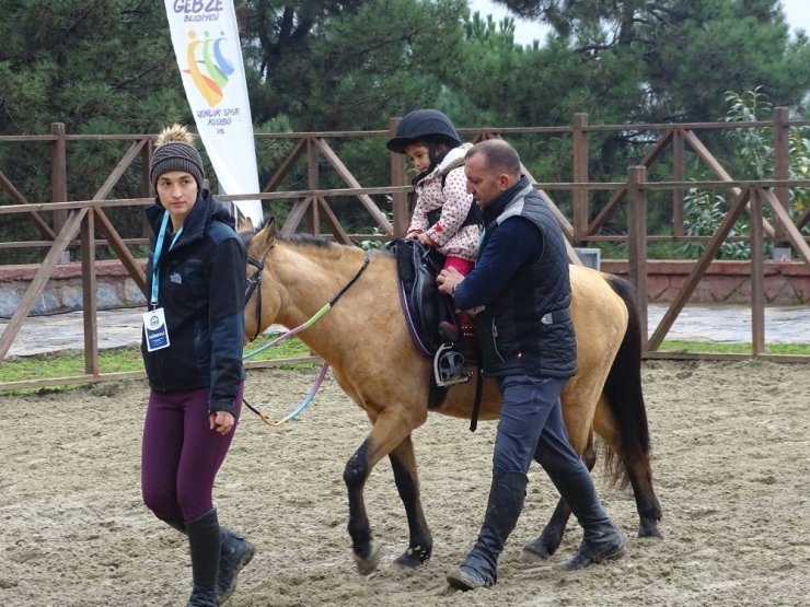 Gebzeli Çocuklar Binicilik Heyecanı Yaşadı