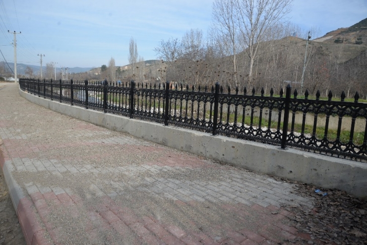 İstasyon Mahallesi Yapılan Çalışmalarla Güzelleşiyor