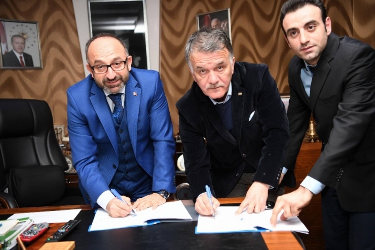 Kartepe Belediyesi Ve Bem Bir-sen Memurlar İçin İmza Attı