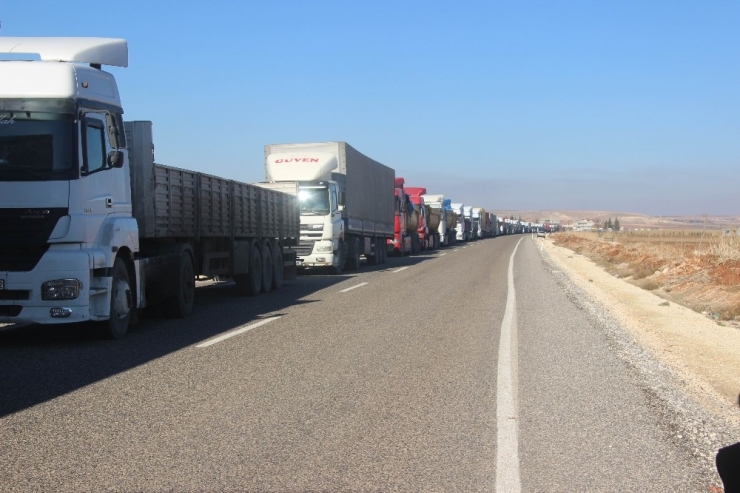 Çobanbey Gümrük Kapısı’nda 5 Kilometrelik Tır Kuyruğu