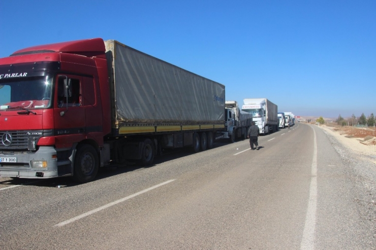 Çobanbey Gümrük Kapısı’nda 5 Kilometrelik Tır Kuyruğu