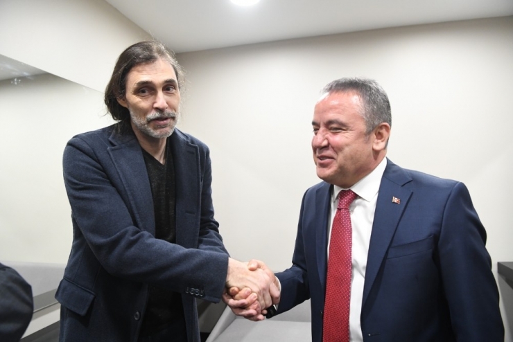 Erdal Beşikçioğlu, Nazım Hikmet Fuar Merkezi’nde.