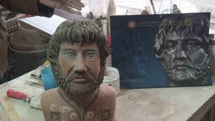 Çiniye Gönül Veren Bir Usta