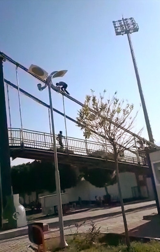 Köprüde Tehlikeli Oyun