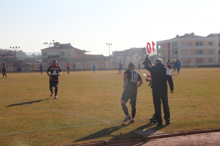 Rakamların Eksikliği El Tabelası İle Yapılan Oyuncu Değişliğinde Zor Anlar Yaşattı