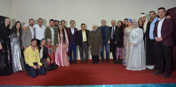 Pervari’de Tiyatroya Yoğun İlgi