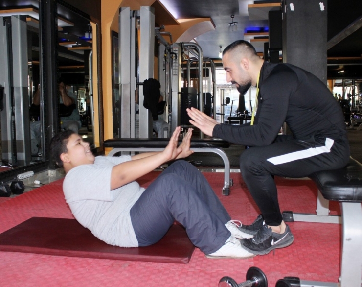 Bakışlarıyla Ömür Boyu İkramiye Kazandı