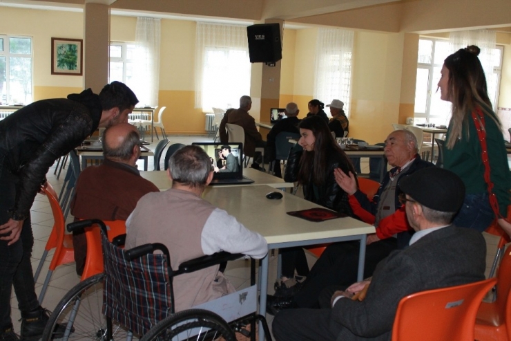 Üniversiteli Gençlerden Yaşlılara Vefa