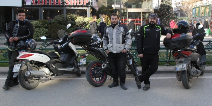 Motosikletçiye Yaz Kış Fark Etmiyor