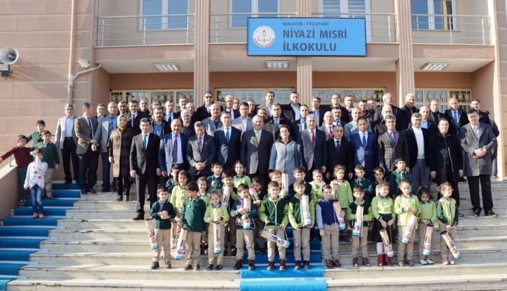 Yeşilyurt’ta 24 Bin 500 Öğrenciye Satranç Takımı