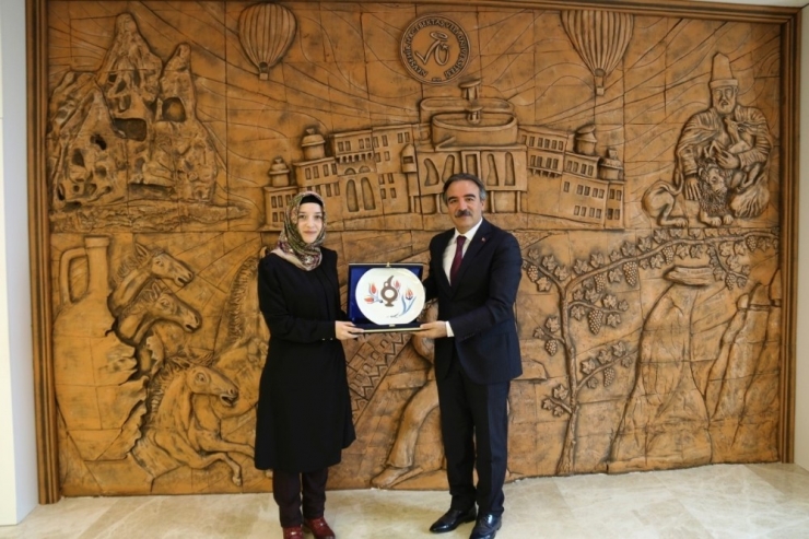 Ak Parti Kadın Kolları Başkanı Bilgiç, Rektör Bağlı’yı Ziyaret Etti