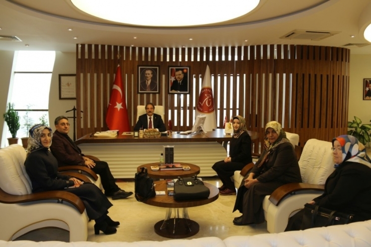 Ak Parti Kadın Kolları Başkanı Bilgiç, Rektör Bağlı’yı Ziyaret Etti