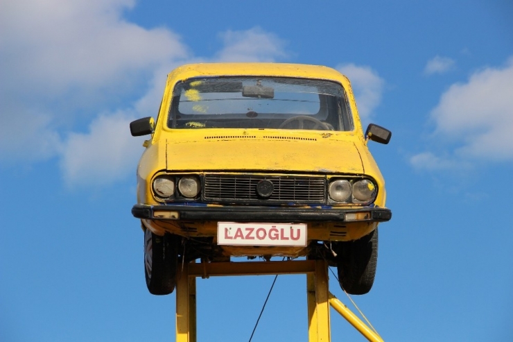 Gören "Uçan Araba" Sanıyor