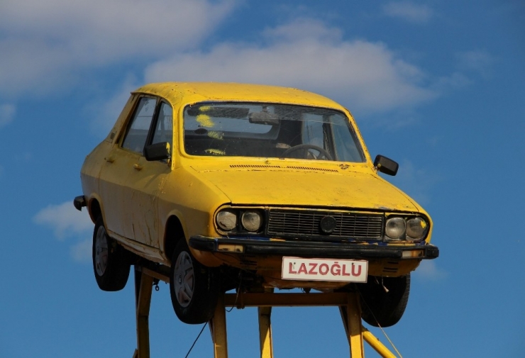 Gören "Uçan Araba" Sanıyor