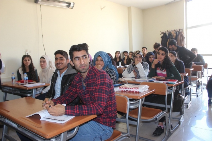 Siverek’te Öğrencilere Kitap Desteği