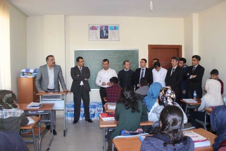 Siverek’te Öğrencilere Kitap Desteği