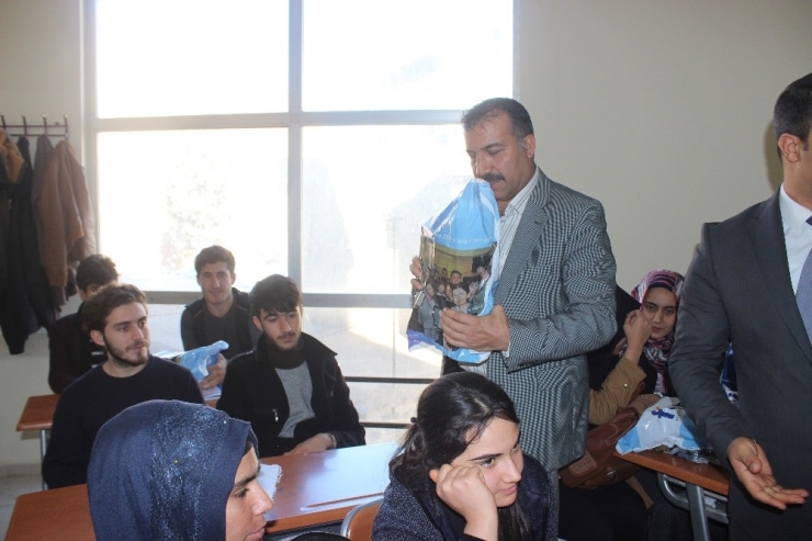 Siverek’te Öğrencilere Kitap Desteği