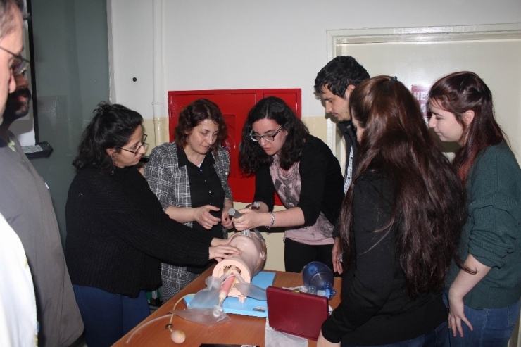 Sağlık Personeline ’İleri Yaşam Desteği’ Eğitimi