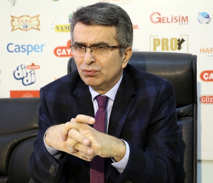 Eski Dekan Açıklama Yapmasına İzin Verilmemesini Eleştirdi