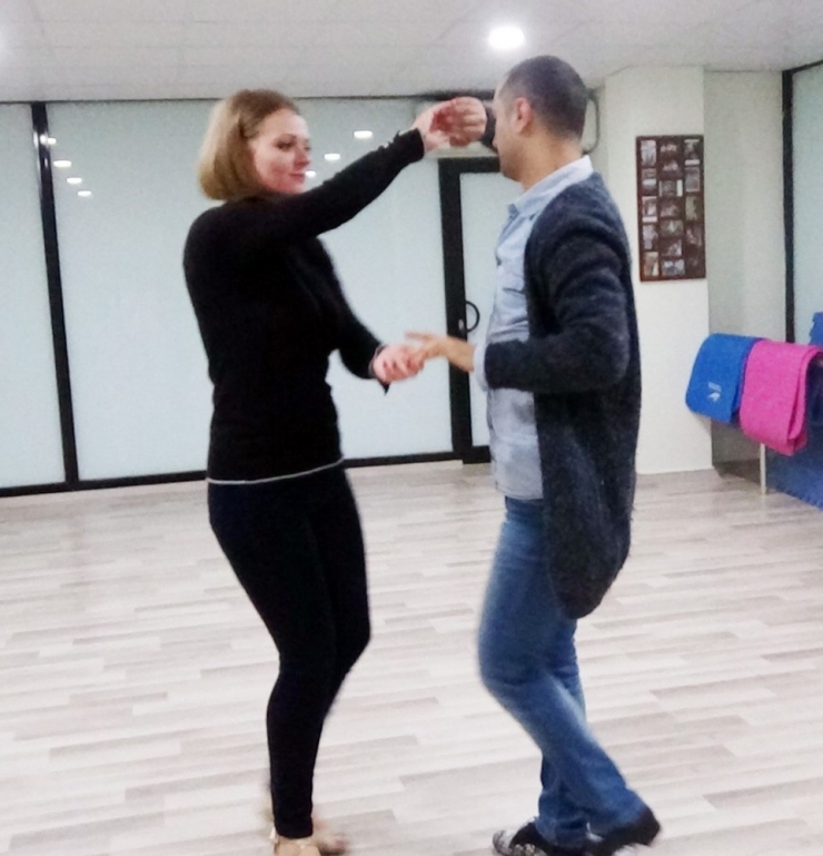 Genç Kadının Büyüleyen Dans Tutkusu