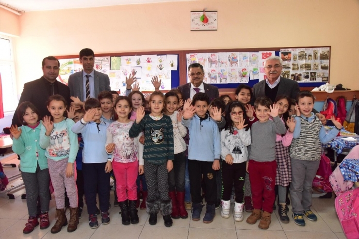 Başkan Yağcı, Öğretmen Ve Öğrencilerle Bir Araya Geldi