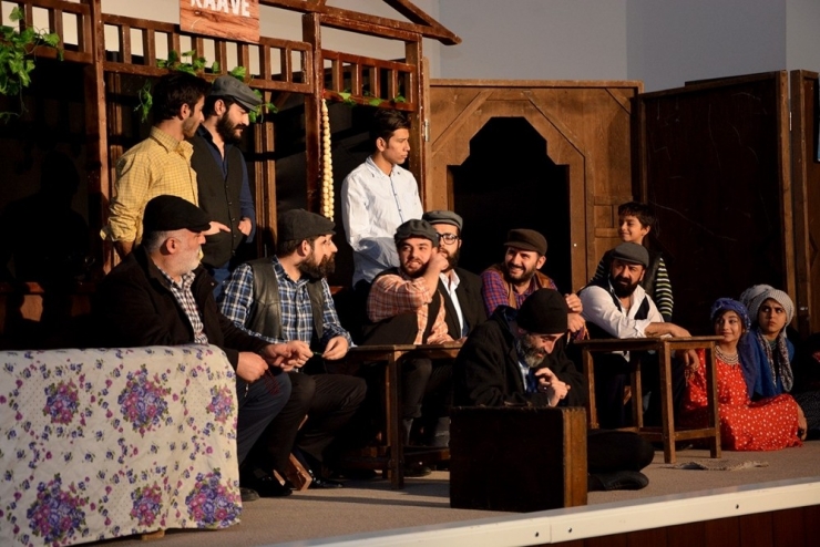 Ceylanpınar’da Tiyatro Oyununa Yoğun İlgi