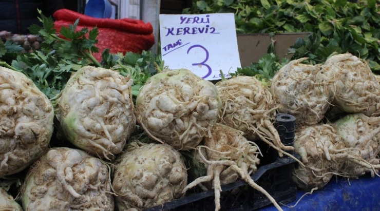 Kereviz Para Etmeyince Tarlada Kaldı