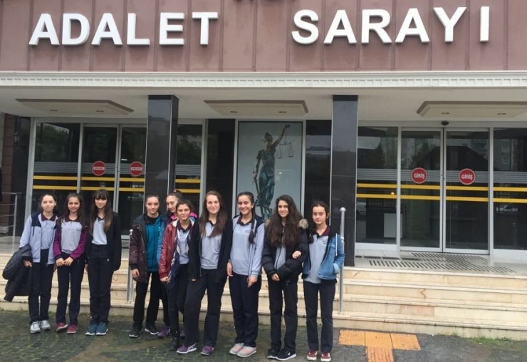 Öğrenciler Geleceklerini Planlıyor