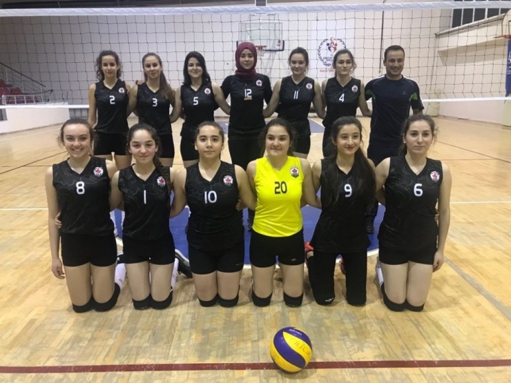 Voleybol Takımı Galibiyet Serisini Sürdürüyor