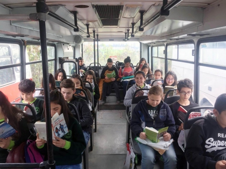 Metroda, Otobüste Kitap Okudular