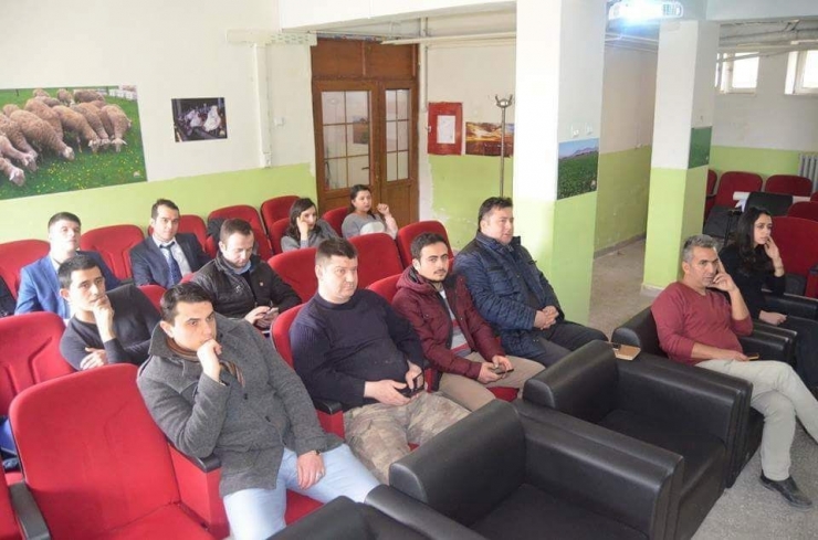 Altıntaş’ta Zirai İlaç Bayi Bilgilendirme Toplantısı